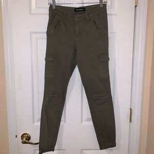Brand new olive skinny jeans with side pockets |🥑